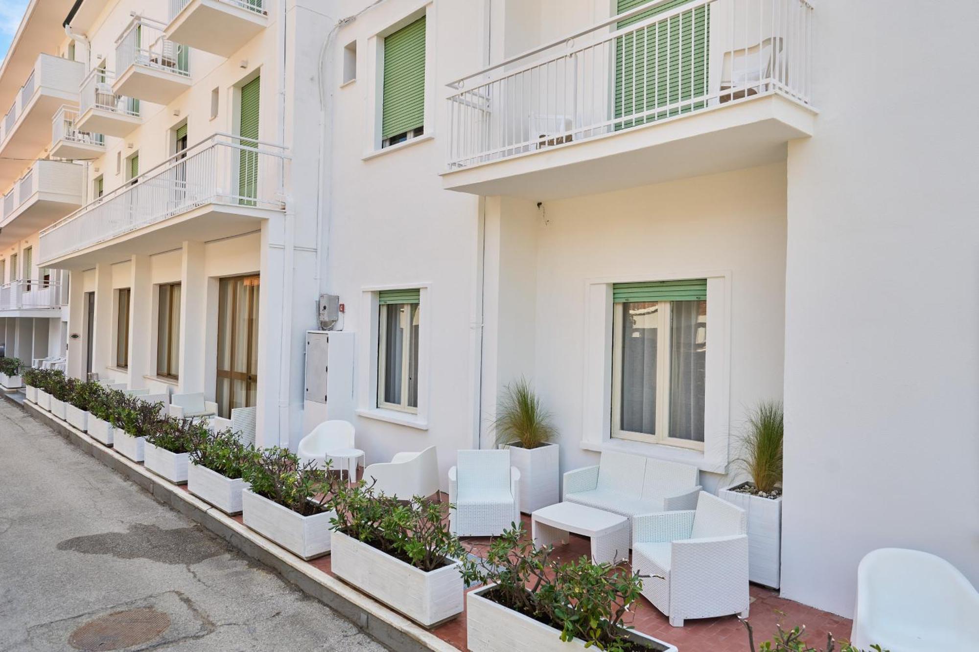 Jolanda Hotel 3*