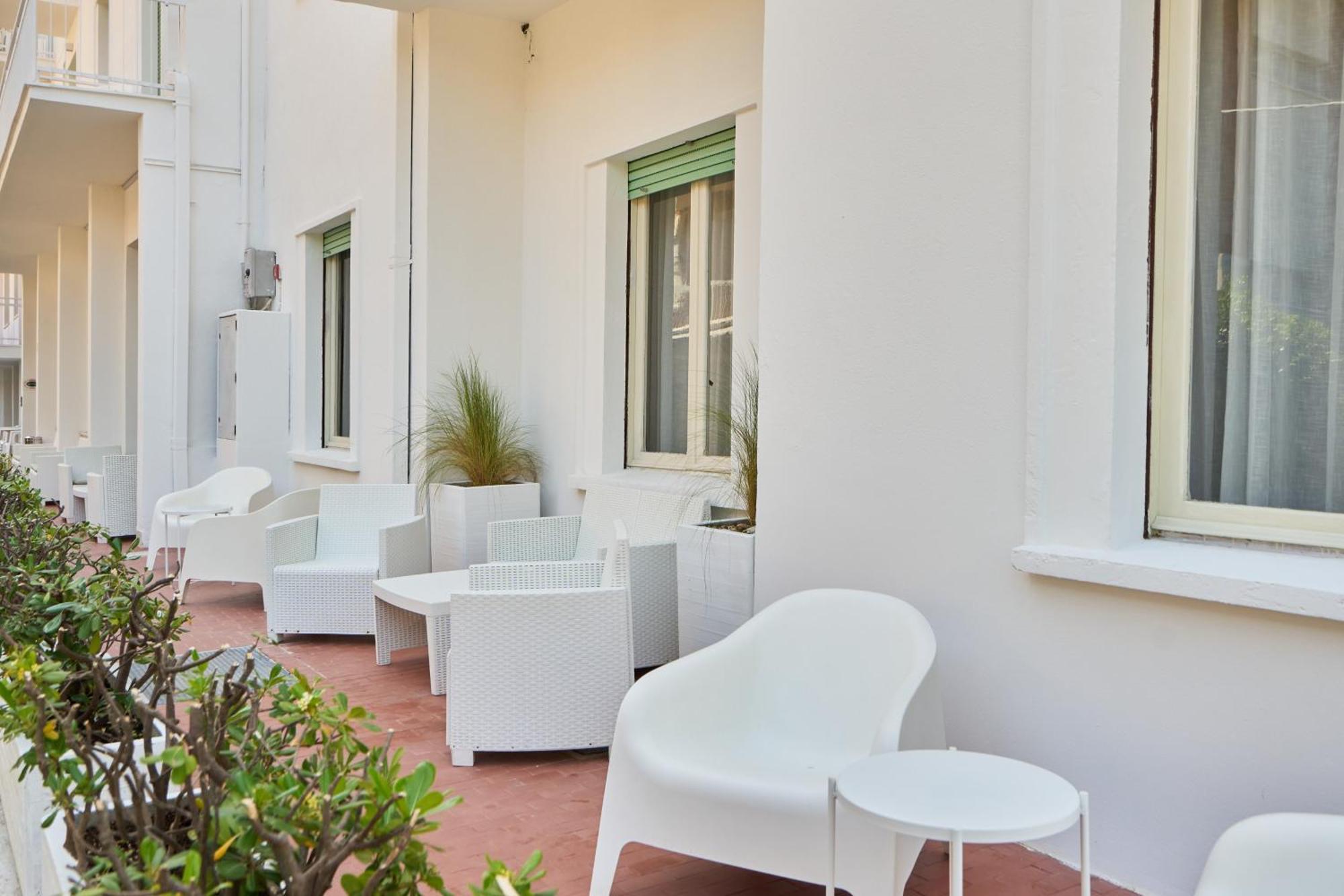 Hotel Jolanda 3*